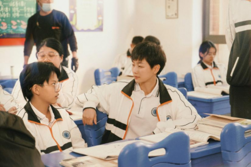 国内爱打篮球的女演员蒋胜男拍了一部篮球励志剧